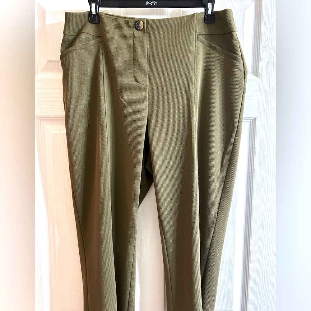 👖2/$20 Cato olive/ green colored pants with front slit at the bottom.